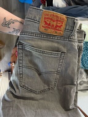 Levi's Men's 514 Relaxed Straight Jeans in Gray